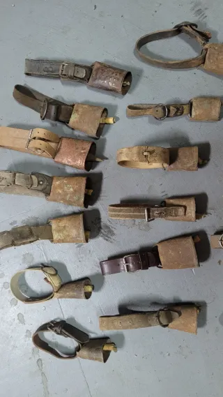 Lote de 17  Cencerros Antiguos con Correa