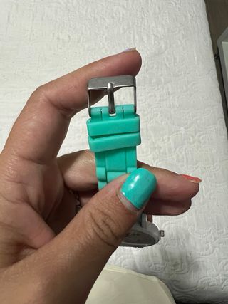 Reloj infantil multicolor con correa