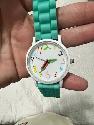 Reloj infantil multicolor con correa