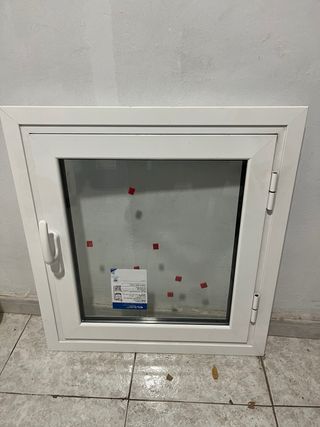 Ventana de aluminio en buen estado