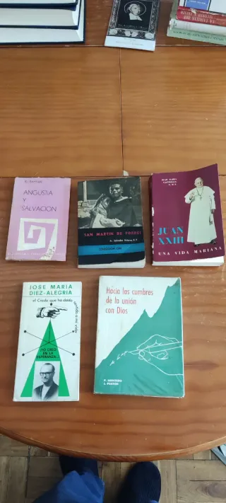 Lote I/III libros religión, se venden juntos 75€