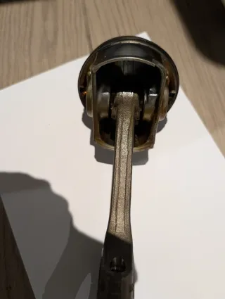 Pistón de coche usado