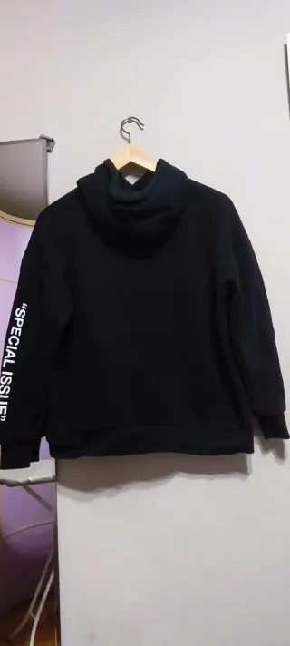 Sudadera Negra.Pull&Bear.Talla S Fotografía Palmer