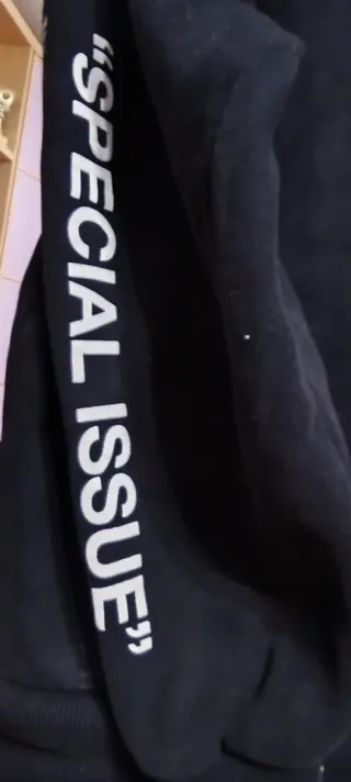 Sudadera Negra.Pull&Bear.Talla S Fotografía Palmer