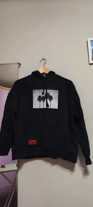 Sudadera Negra.Pull&Bear.Talla S Fotografía Palmer