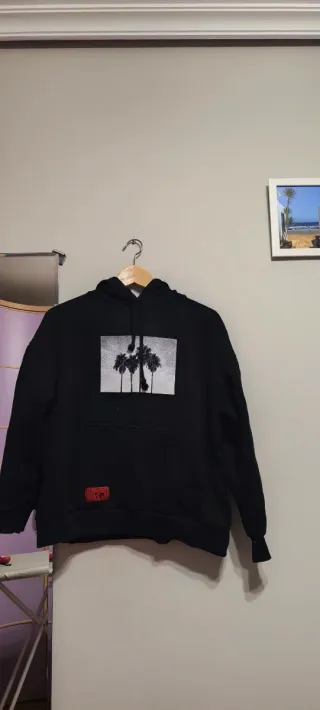 Sudadera Negra.Pull&Bear.Talla S Fotografía Palmer