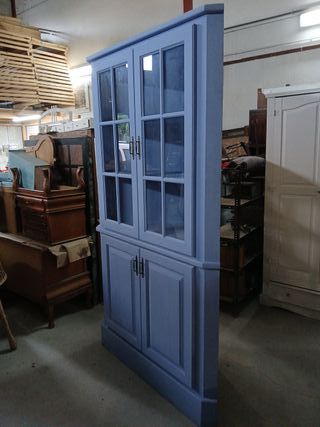 VITRINA DE RINCON EN MADERA