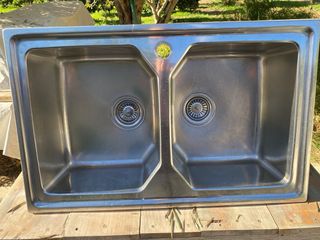 Fregadero doble seno inox.