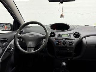 Toyota Yaris 2000
