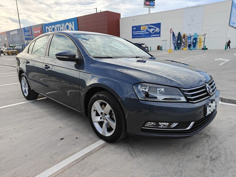 Volkswagen Passat 2011 - foto 1
