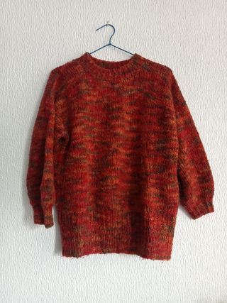 Jersey naranja y rojo tejido