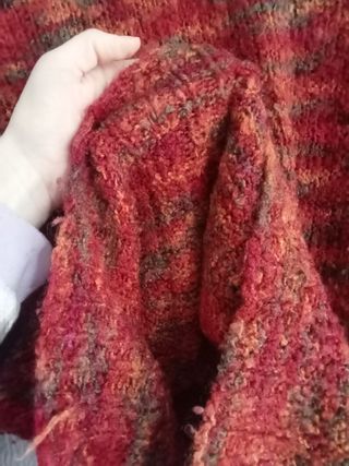 Jersey naranja y rojo tejido