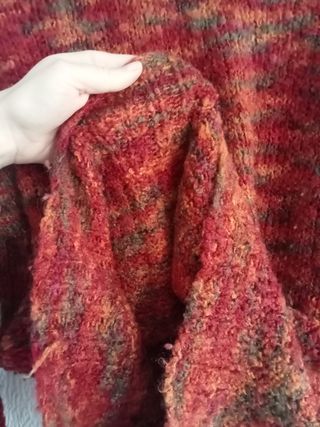 Jersey naranja y rojo tejido