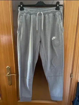 Pantalón Nike Gris