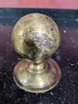 Pomo tirador esférico latón