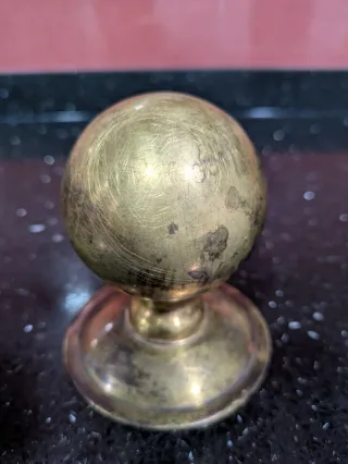 Pomo tirador esférico latón