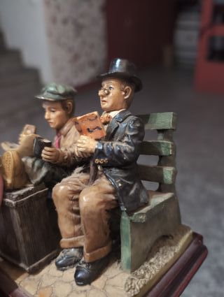 Figura de porcelana: Abuelo y nieto