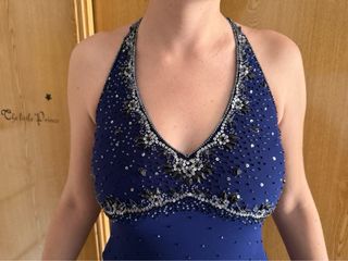 Vestido azul oscuro con pedrería  largo fiesta stu