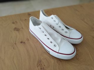 Zapatillas de Lona Blancas. Talla 42