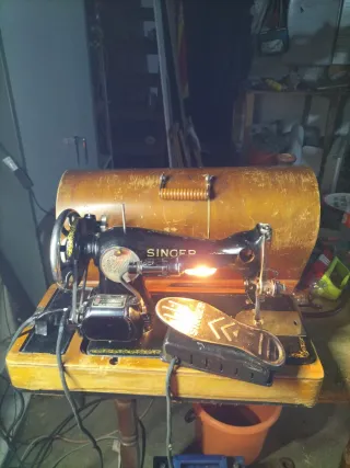 Máquina de coser Singer antigua