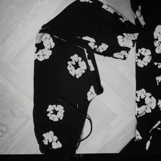 Chándal Denim Tears con estampado floral . 