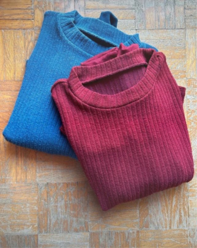 Maglioni manica larga blu e rossi