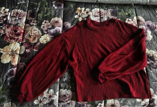 Maglioni manica larga blu e rossi