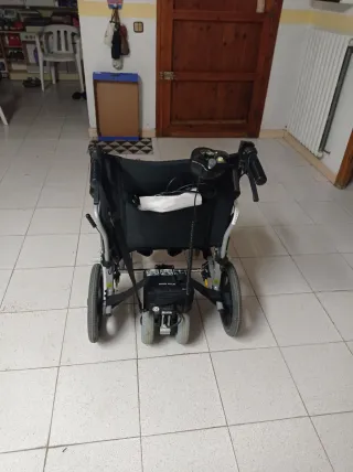 Silla de ruedas eléctrica auxiliar