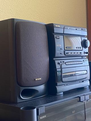 Minicadena Aiwa NSX-500 con altavoces