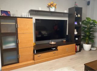 Mueble salón madera y cristal