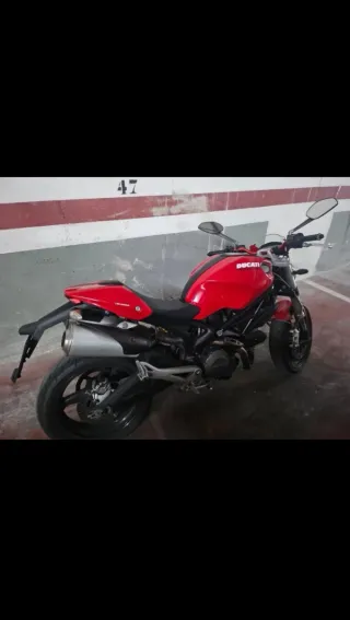 Ducati Monster 696 ABS