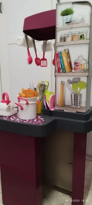 Cocinita de juguete Smoby con accesorios