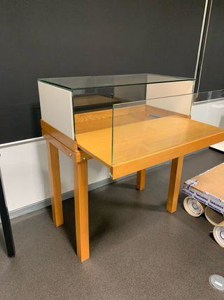vitrina Expositor cristal con bandeja y llave