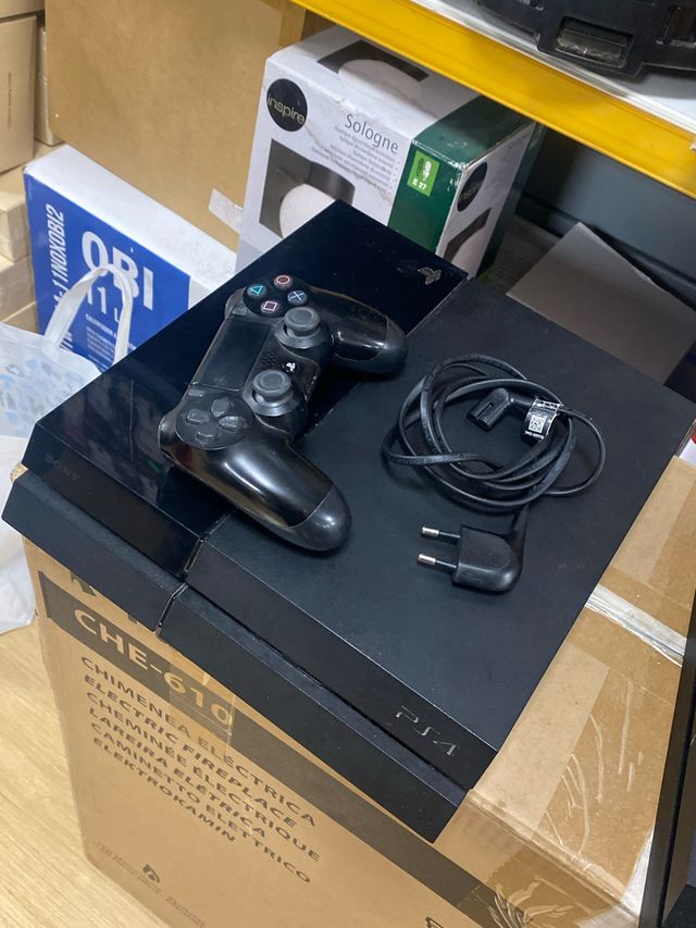 Sony PS4 Black + Controller