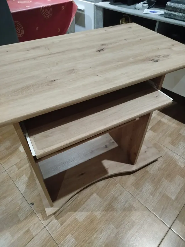 Escritorio madera con bandeja teclado