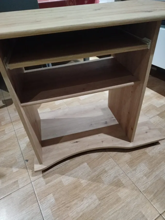 Escritorio madera con bandeja teclado