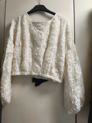 Blusa encaje blanca lazo negro talla única