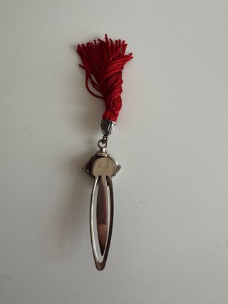Segnalibro in argento con nappa rossa