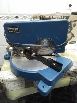 Sierra Ingletadora Eléctrica 1050W