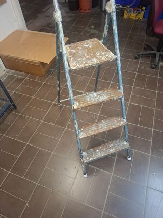 ESCALERA DE CARPINTERO ANTIGUA