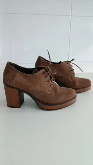 Zapatos de tacón marrones talla 36