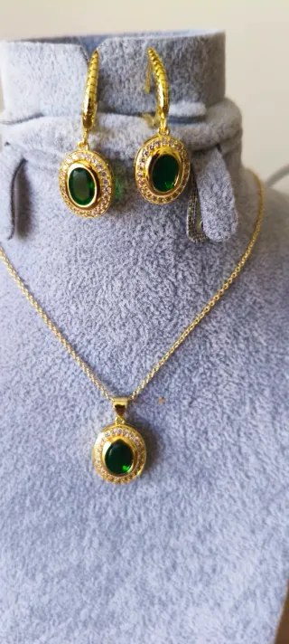 Conjunto Oro Laminado 14k con Piedras Verdes