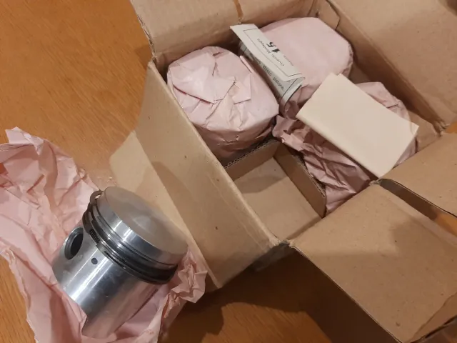 Juego de pistones Seat 124 sobremedida