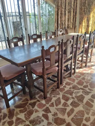 Mesa de comedor con 9 sillas