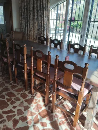 Mesa de comedor con 9 sillas