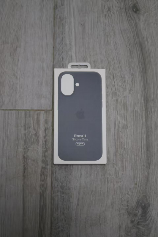 Nuova custodia in silicone per iPhone 16 Plus 4