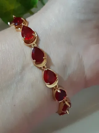Pulsera Romántica Baño de Oro con Cristales Rojos