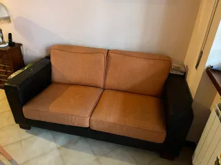 REGALO Divano 2 posti tessuto e pelle.