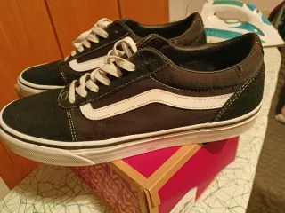 Zapatillas Vans Negras y Blancas