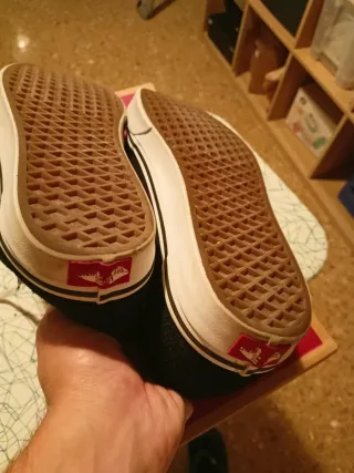 Zapatillas Vans Negras y Blancas